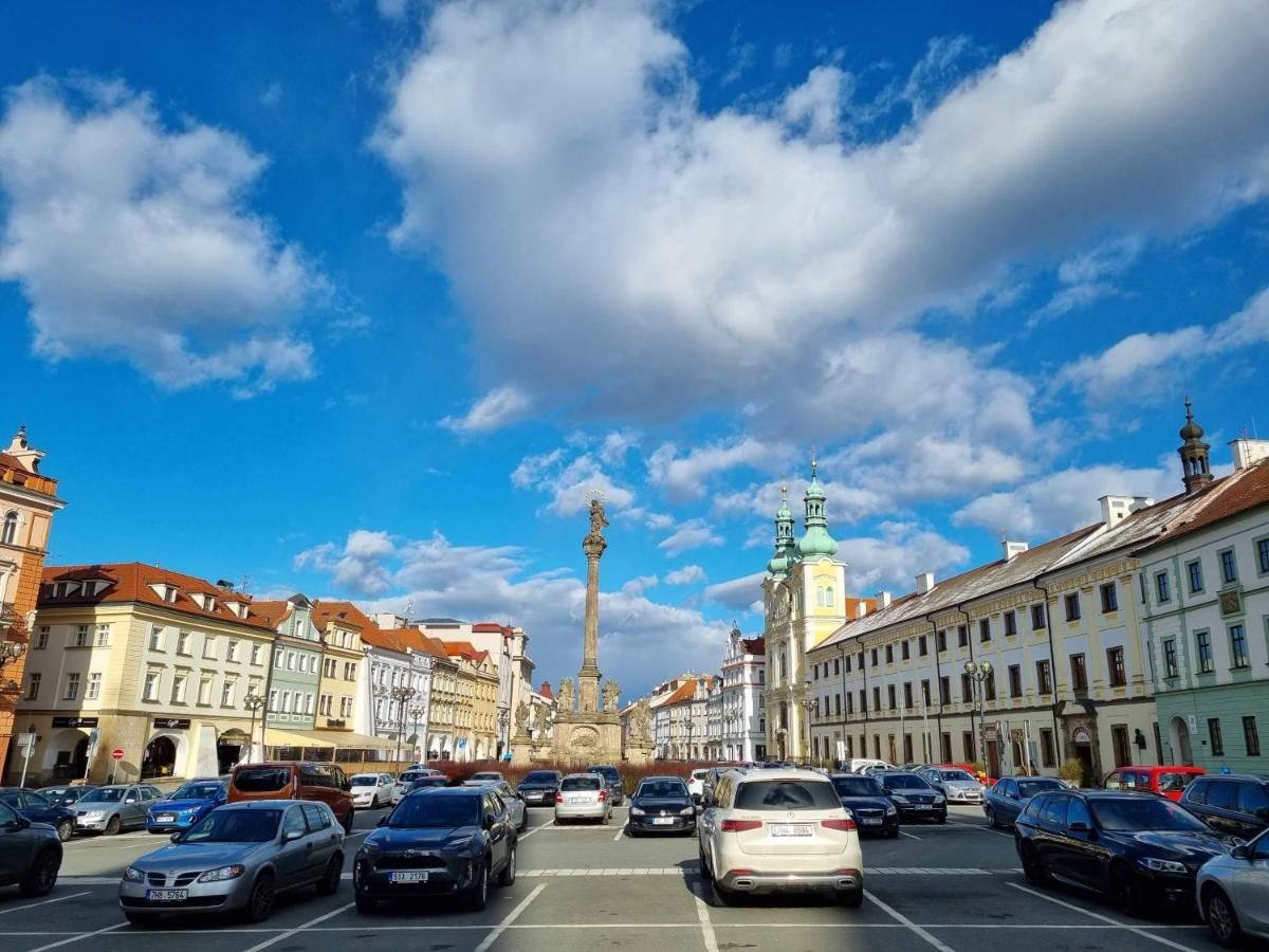 Luxusni Studio Na Velkem Namesti, Wi-Fi, Netflix Hradec Králové Esterno foto