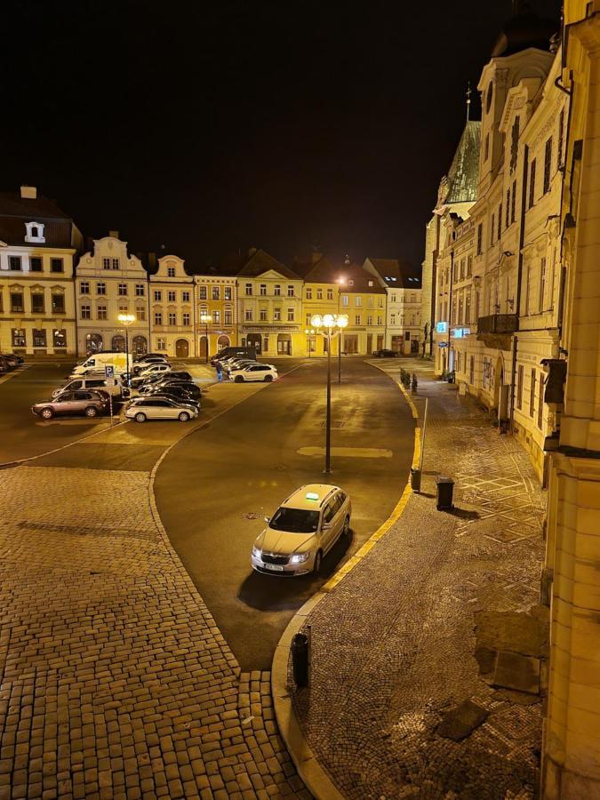 Luxusni Studio Na Velkem Namesti, Wi-Fi, Netflix Hradec Králové Esterno foto