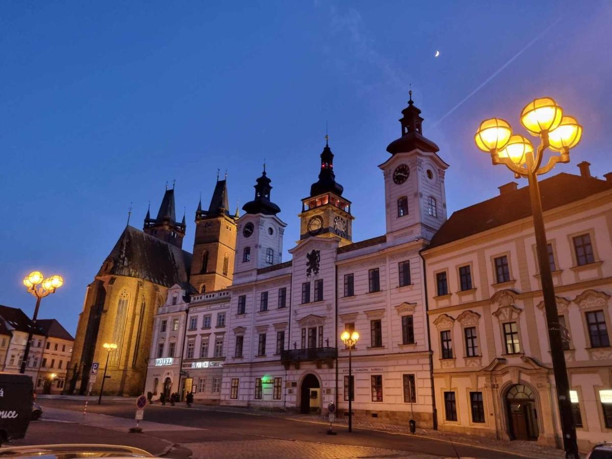 Luxusni Studio Na Velkem Namesti, Wi-Fi, Netflix Hradec Králové Esterno foto