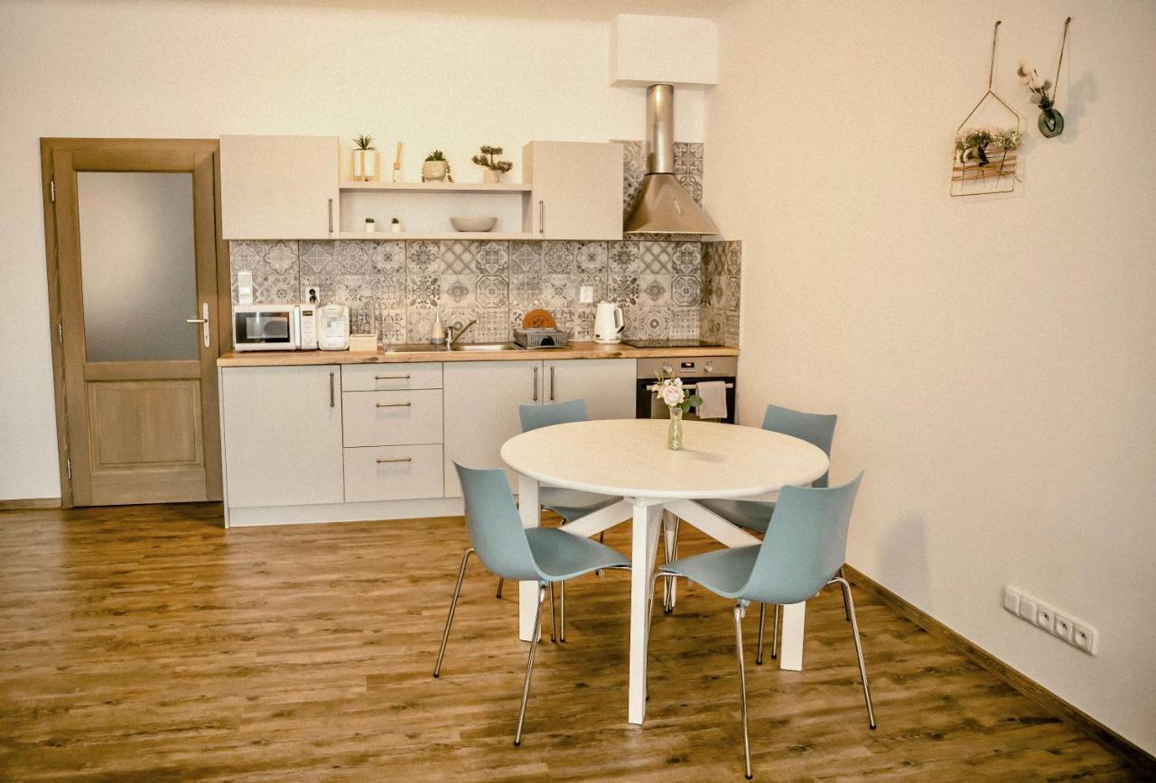 Luxusni Studio Na Velkem Namesti, Wi-Fi, Netflix Hradec Králové Esterno foto